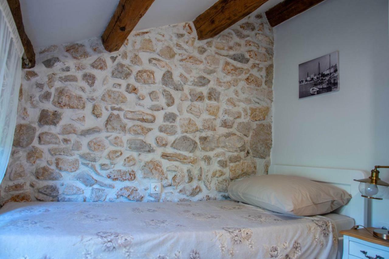 Traditional Stone House St.Anton Malinska Luaran gambar